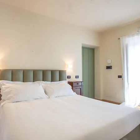 Camia * Novello